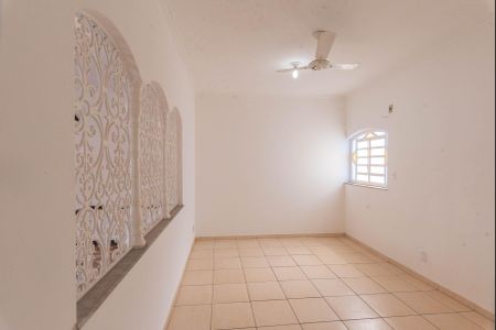 Casa à venda com 250m², 4 quartos e 5 vagas Casa à venda com 250m², 4 quartos e 5 vagasSala de Jantar