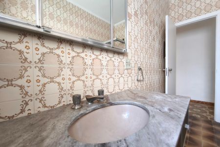 Casa à venda com 250m², 4 quartos e 5 vagas Casa à venda com 250m², 4 quartos e 5 vagasBanheiro Social