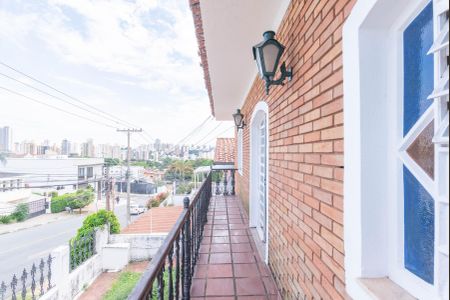 Casa à venda com 250m², 4 quartos e 5 vagas Casa à venda com 250m², 4 quartos e 5 vagasVaranda da Sala