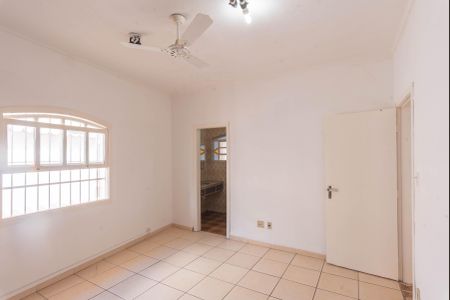 Casa à venda com 250m², 4 quartos e 5 vagas Casa à venda com 250m², 4 quartos e 5 vagasSuíte