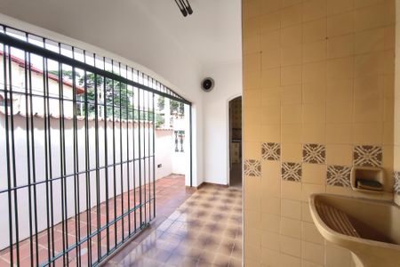 Casa à venda com 250m², 4 quartos e 5 vagas Casa à venda com 250m², 4 quartos e 5 vagasÁrea de Serviço