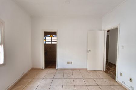 Casa à venda com 250m², 4 quartos e 5 vagas Casa à venda com 250m², 4 quartos e 5 vagasQuarto Suíte