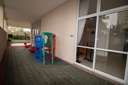 Apartamento à venda com 82m², 3 quartos e 2 vagasÁrea comum - Playground