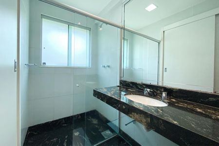 Banheiro de kitnet/studio à venda com 1 quarto, 29m² em Buritis, Belo Horizonte