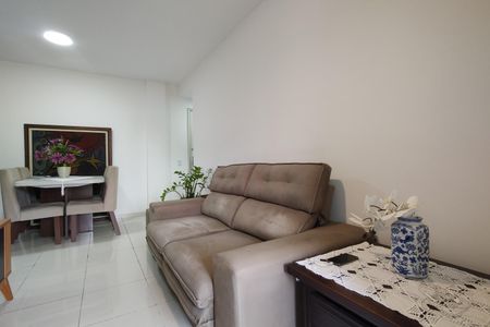 Apartamento à venda com 65m², 2 quartos e 1 vagaSala