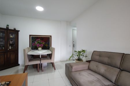 Apartamento à venda com 65m², 2 quartos e 1 vagaSala