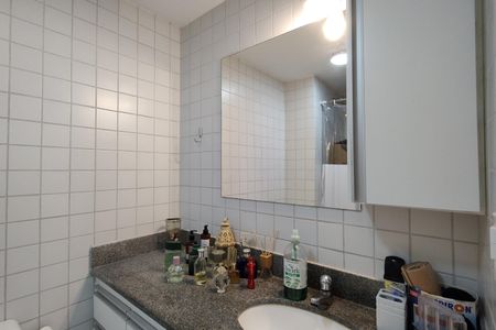 Apartamento à venda com 65m², 2 quartos e 1 vagaBanheiro Social