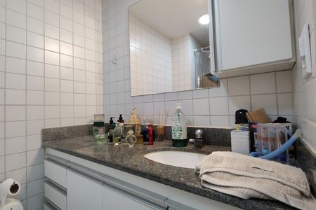 Apartamento à venda com 65m², 2 quartos e 1 vagaBanheiro Social