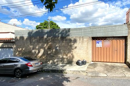 Casa para alugar com 360m², 3 quartos e 5 vagas Casa para alugar com 360m², 3 quartos e 5 vagasFachada