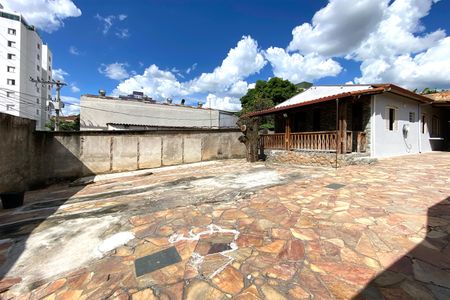 Casa para alugar com 360m², 3 quartos e 5 vagas Casa para alugar com 360m², 3 quartos e 5 vagasQuintal