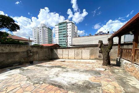 Quintal de casa para alugar com 3 quartos, 360m² em União, Belo Horizonte