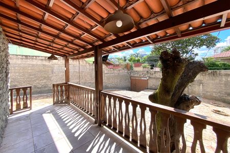 Casa para alugar com 360m², 3 quartos e 5 vagas Casa para alugar com 360m², 3 quartos e 5 vagasVaranda