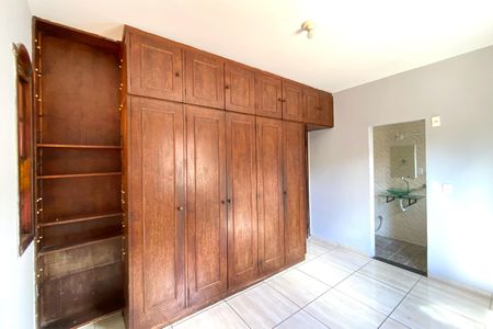 Casa para alugar com 360m², 3 quartos e 5 vagas Casa para alugar com 360m², 3 quartos e 5 vagasSuite 1