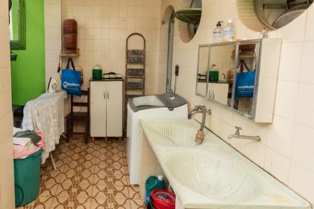 Casa à venda com 328m², 4 quartos e 5 vagasÁrea de Serviço