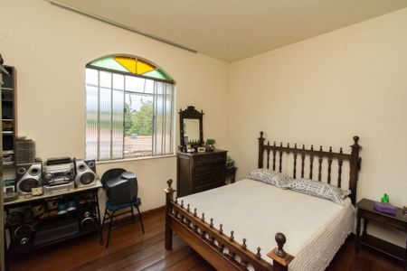 Casa à venda com 328m², 4 quartos e 5 vagasSuíte