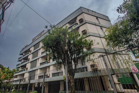 Apartamento à venda com 192m², 3 quartos e 1 vaga Apartamento à venda com 192m², 3 quartos e 1 vagaFachada