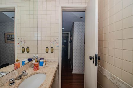 Apartamento à venda com 192m², 3 quartos e 1 vaga Apartamento à venda com 192m², 3 quartos e 1 vagaBanheiro Social