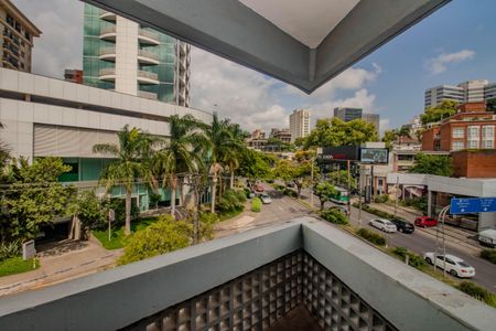 Apartamento à venda com 192m², 3 quartos e 1 vaga Apartamento à venda com 192m², 3 quartos e 1 vagaVaranda