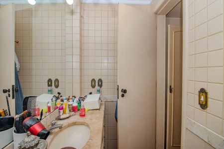 Apartamento à venda com 192m², 3 quartos e 1 vaga Apartamento à venda com 192m², 3 quartos e 1 vagaBanheiro da Suíte