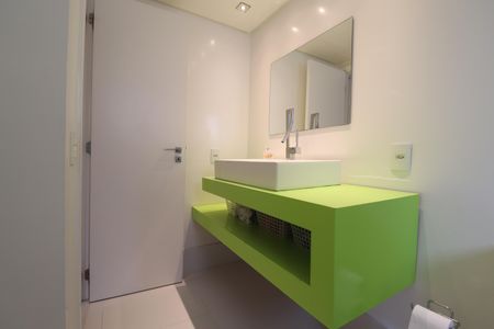 Apartamento à venda com 94m², 2 quartos e 2 vagasBanheiro Quarto 1 suíte