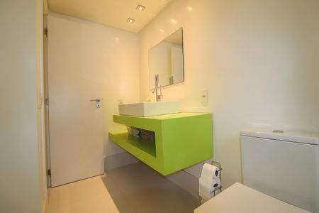 Apartamento à venda com 94m², 2 quartos e 2 vagasBanheiro Quarto 1 suíte