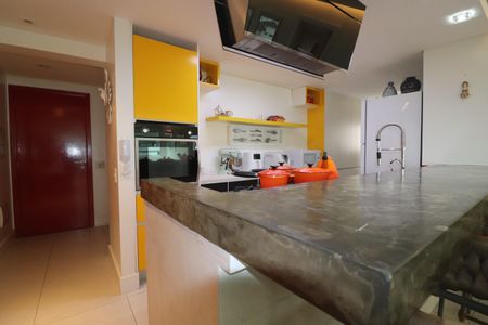 Apartamento à venda com 94m², 2 quartos e 2 vagasCozinha