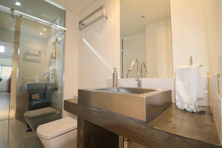 Apartamento à venda com 94m², 2 quartos e 2 vagasBanheiro Quarto 2 suíte