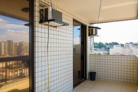 Apartamento à venda com 226m², 3 quartos e 4 vagas Apartamento à venda com 226m², 3 quartos e 4 vagasVaranda dos Quartos