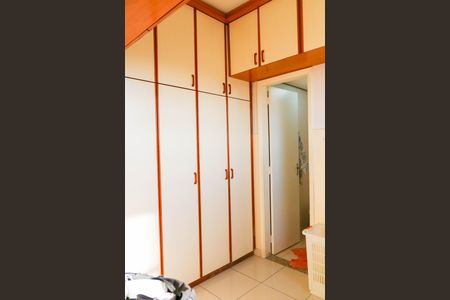 Apartamento à venda com 226m², 3 quartos e 4 vagas Apartamento à venda com 226m², 3 quartos e 4 vagasQuarto de Serviço