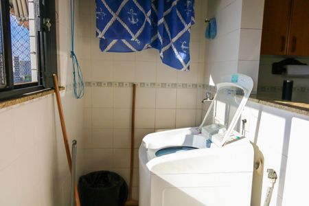 Apartamento à venda com 226m², 3 quartos e 4 vagas Apartamento à venda com 226m², 3 quartos e 4 vagasÁrea de Serviço