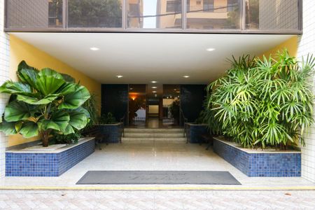 Apartamento à venda com 226m², 3 quartos e 4 vagas Apartamento à venda com 226m², 3 quartos e 4 vagasPortaria