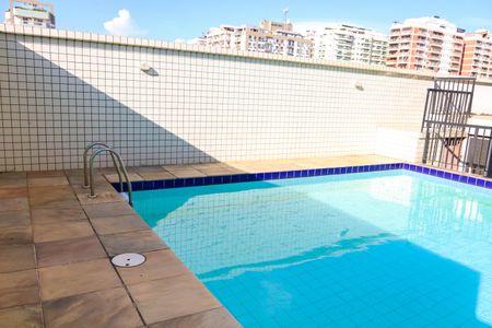 Apartamento à venda com 226m², 3 quartos e 4 vagas Apartamento à venda com 226m², 3 quartos e 4 vagasÁrea comum - Piscina
