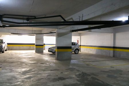 Apartamento à venda com 226m², 3 quartos e 4 vagas Apartamento à venda com 226m², 3 quartos e 4 vagasGaragem