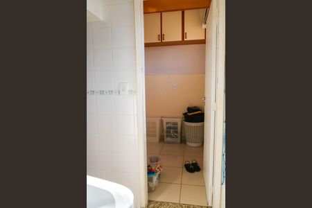 Apartamento à venda com 226m², 3 quartos e 4 vagas Apartamento à venda com 226m², 3 quartos e 4 vagasÁrea de Serviço