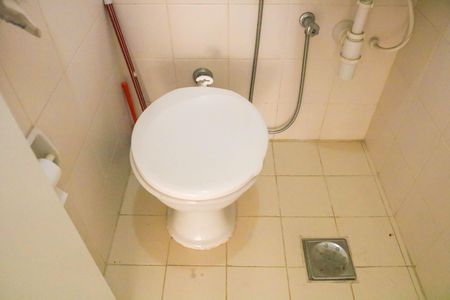 Apartamento à venda com 226m², 3 quartos e 4 vagas Apartamento à venda com 226m², 3 quartos e 4 vagasBanheiro de Serviço