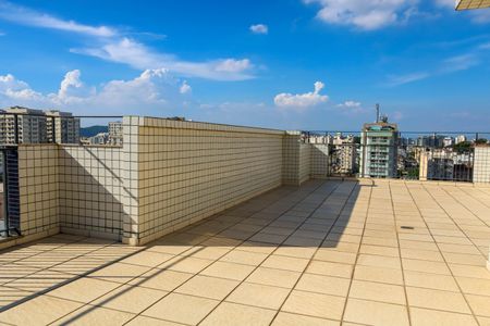 Apartamento à venda com 226m², 3 quartos e 4 vagas Apartamento à venda com 226m², 3 quartos e 4 vagasCobertura