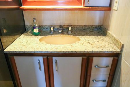 Apartamento à venda com 226m², 3 quartos e 4 vagas Apartamento à venda com 226m², 3 quartos e 4 vagasBanheiro do Quarto Suíte