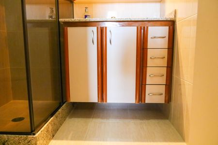 Apartamento à venda com 226m², 3 quartos e 4 vagas Apartamento à venda com 226m², 3 quartos e 4 vagasBanheiro do Quarto Suíte