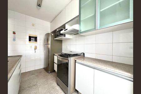 Apartamento à venda com 69m², 2 quartos e 2 vagasCozinha 