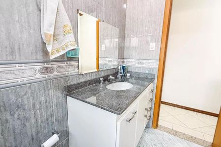 Casa à venda com 179m², 4 quartos e 2 vagas