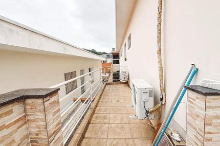 Casa à venda com 179m², 4 quartos e 2 vagas
