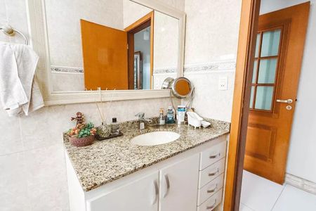 Casa à venda com 179m², 4 quartos e 2 vagas
