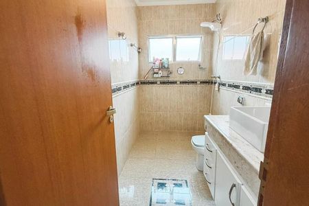 Casa à venda com 179m², 4 quartos e 2 vagas