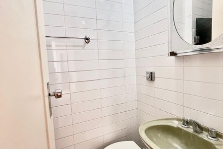 Apartamento à venda com 70m², 3 quartos e sem vaga Apartamento à venda com 70m², 3 quartos e sem vagaBanheiro social