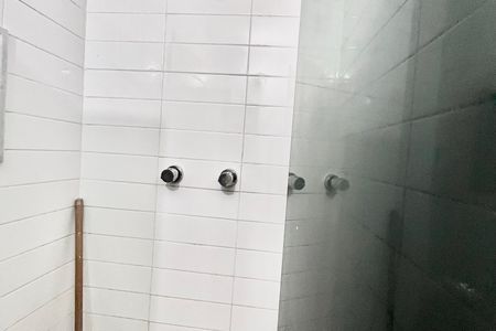 Apartamento à venda com 70m², 3 quartos e sem vaga Apartamento à venda com 70m², 3 quartos e sem vagaBanheiro social