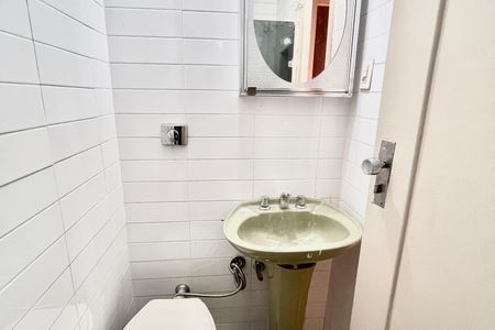 Apartamento à venda com 70m², 3 quartos e sem vaga Apartamento à venda com 70m², 3 quartos e sem vagaBanheiro social