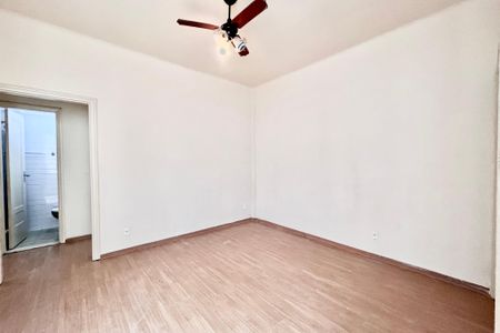 Apartamento à venda com 70m², 3 quartos e sem vaga Apartamento à venda com 70m², 3 quartos e sem vagaSuite