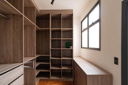 Apartamento à venda com 115m², 1 quarto e sem vaga Apartamento à venda com 115m², 1 quarto e sem vagaCloset da suíte