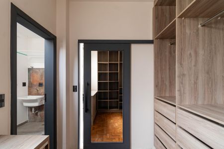 Apartamento à venda com 115m², 1 quarto e sem vaga Apartamento à venda com 115m², 1 quarto e sem vagaCloset da suíte