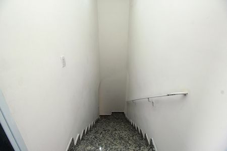 Apartamento à venda com 100m², 2 quartos e 1 vagaEscada